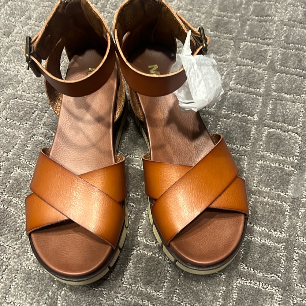 MIA cognac Brown leather sandals size 7.5 NEW